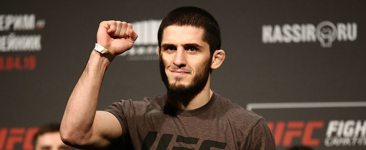 Букмекер вернет 50% от ставки на победу Махачева на UFC 302